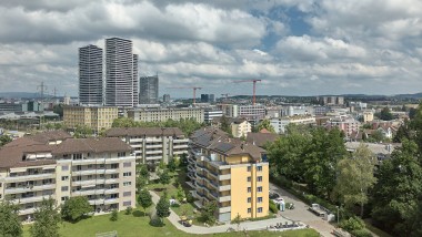 Risultato perfetto per l'immobile in affitto recentemente ristrutturato in Zipartenstrasse 51-53 a Dübendorf: con il nuovo AquaClean Alba, nei bagni è stata installata una tecnologia idrosanitaria all'avanguardia. (© Geberit)