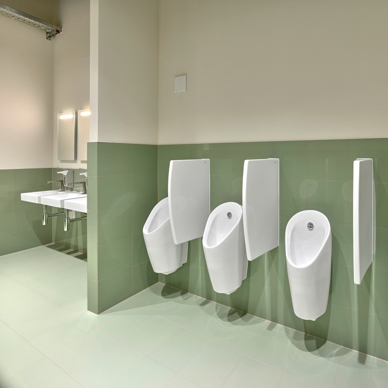 Mit Geberit Connect zentral vernetzte Sanitärinstallationen (© Ben Huggler) Mit Geberit Connect zentral vernetzte Sanitärinstallationen (© Ben Huggler)