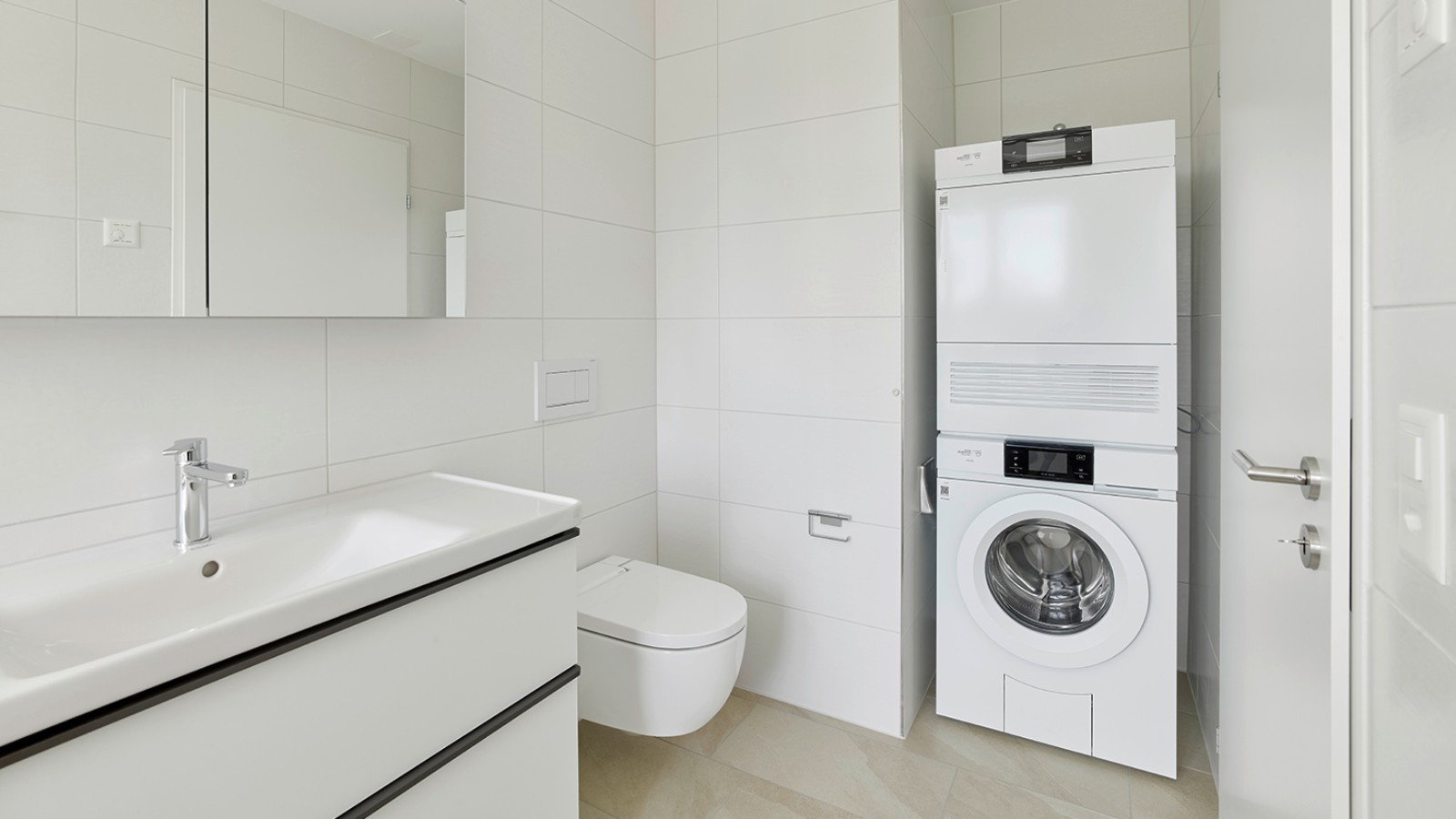 In modernen Wohnungen gehört ein Waschturm im Bad standardmässig dazu – wieso also nicht auch ein Dusch-WC? (© Geberit) In modernen Wohnungen gehört ein Waschturm im Bad standardmässig dazu – wieso also nicht auch ein Dusch-WC? (© Geberit)