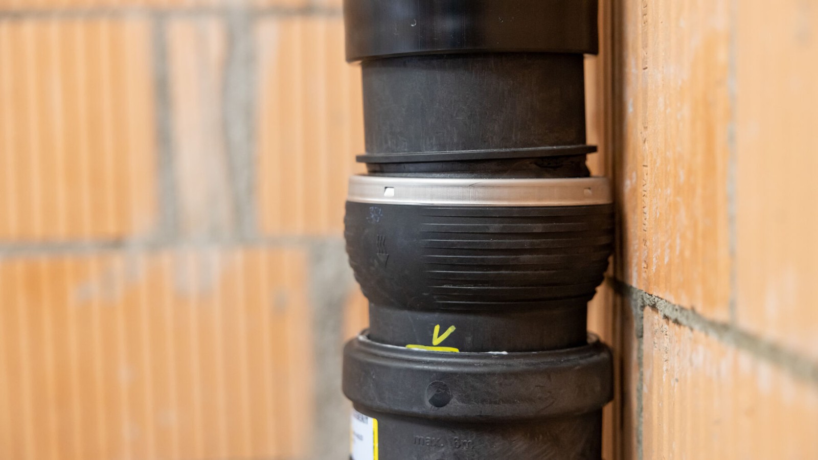 Ein Geberit Silent-db20 Offset Formstück Ein Geberit Silent-db20 Offset Formstück