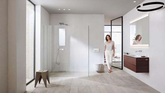 Bagno Geberit One con soluzione doccia