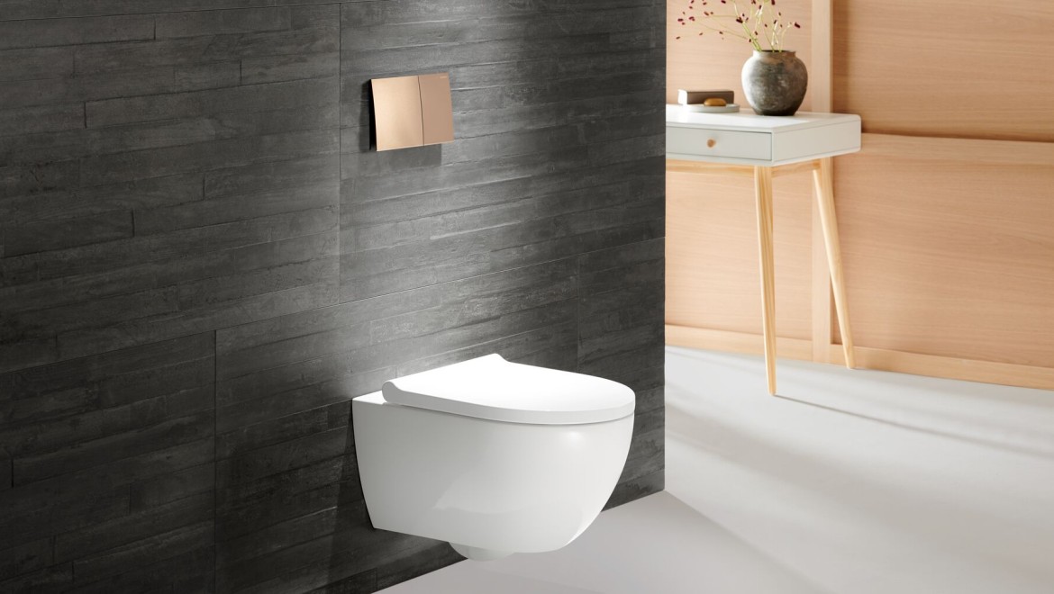 Geberit WC Acanto avec plaque de déclenchement Geberit Sigma70 en or rouge