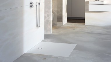 Salle de bain avec douche Geberit Setaplano