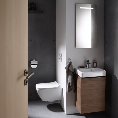 Bagno piccolo con prodotti da bagno di Geberit Smyle