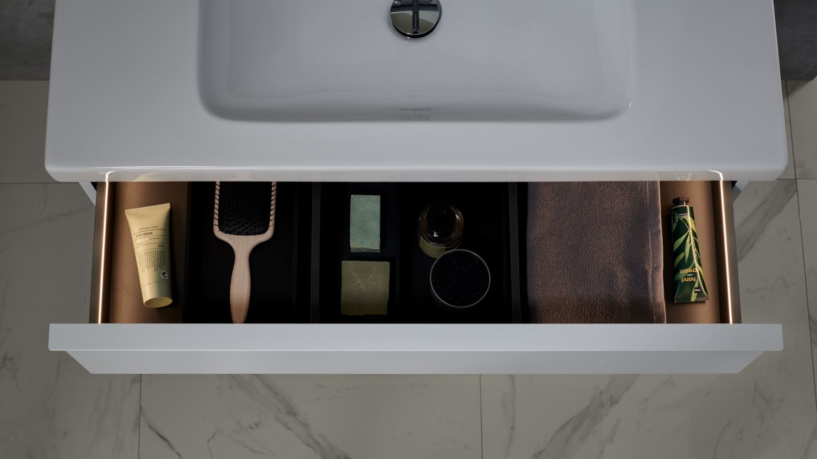 Geberit iCon offene Schublade mit Lichtleisten Geberit iCon offene Schublade mit Lichtleisten