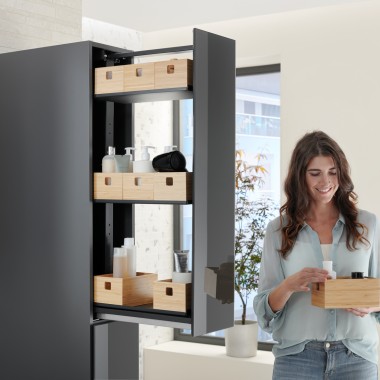 Armoire haute avec tiroir en verre gris velouté