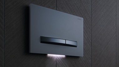 Geberit Sigma50 in bianco con luce di cortesia