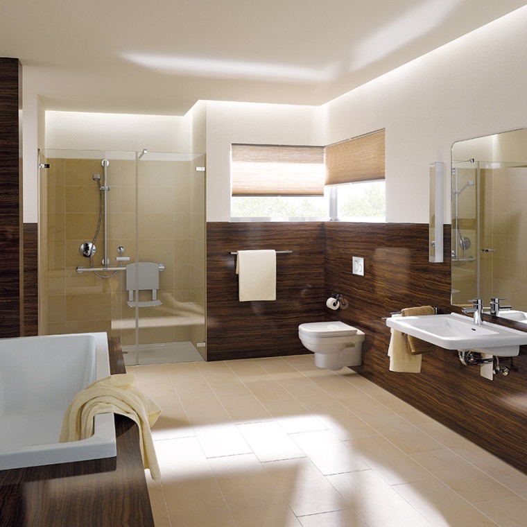 Geberit Renova Comfort Badezimmer mit WC, Waschtisch und Badewanne Geberit Renova Comfort Badezimmer mit WC, Waschtisch und Badewanne