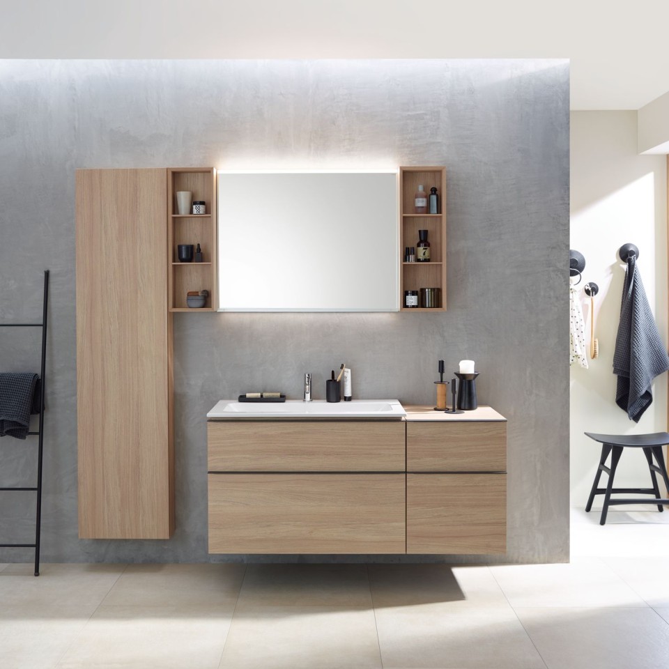 Bagno Geberit iCon con WC, bidet, lavabo e mobili da bagno