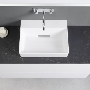 Waschbecken und ein Unterschrank von Geberit ONE
