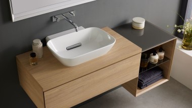 Lavabo à poser Geberit ONE, meuble sous lavabo en chêne