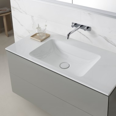 Lavabo per mobile sottolavabo Geberit con ampia superficie da appoggio