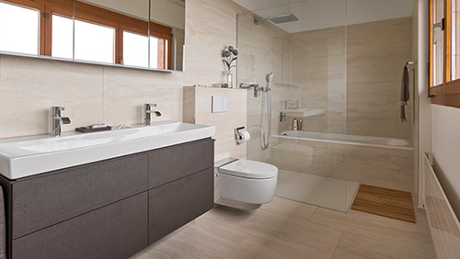 Bagno con WCdoccetta Geberit AquaClean dopo la ristrutturazione Bagno con WCdoccetta Geberit AquaClean dopo la ristrutturazione