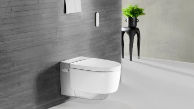 Geberit AquaClean Mera Comfort in cromo con placca di comando Sigma