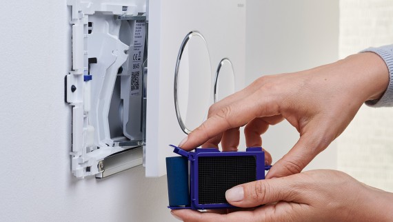 Geberit Betätigungsplatte mit Einwurf Spülkastenstein Geberit Betätigungsplatte mit Einwurf Spülkastenstein