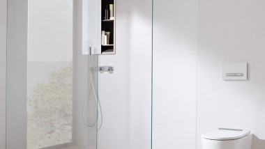 Salle de bains Geberit ONE avec solution de douche