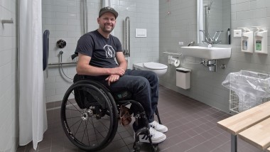 Un'intervista con Peter Roos presso il Centro svizzero per paraplegici di Nottwil (© Ben Huggler)