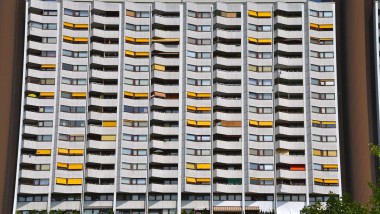 Les appartements s’empilent les uns sur les autres (© lucazzitto – stock.adobe.com)