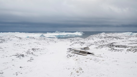 Il Centro Icefjord è l'unico edificio nel bel mezzo di un paesaggio ghiacciato (© Adam Mørk)