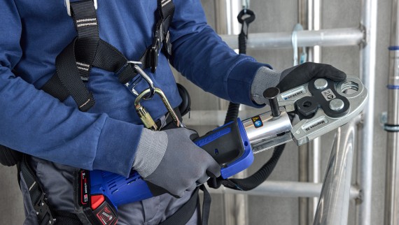 Sertissage des tuyaux et de raccords Geberit Mapress
