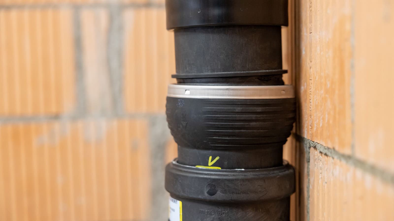 Ein Geberit Silent-db20 Offset Formstück Ein Geberit Silent-db20 Offset Formstück