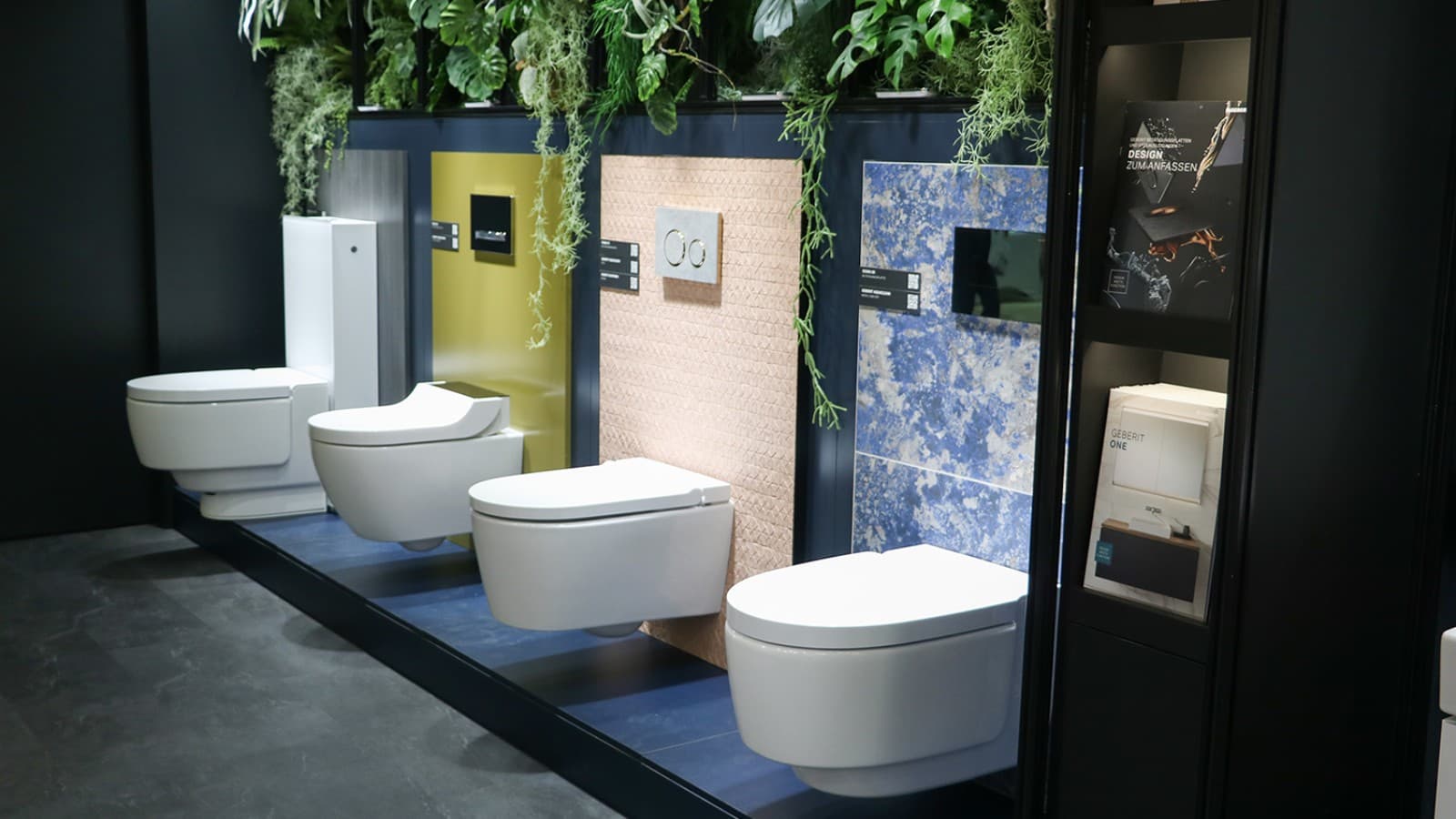 Différents WCdouches Geberit AquaClean avec plaque de déclenchement Différents WCdouches Geberit AquaClean avec plaque de déclenchement