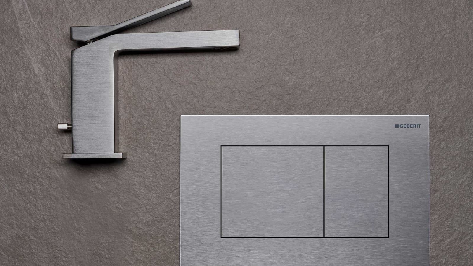 Geberit Sigma40 convince con un design pulito e lineare e si adatta perfettamente ai rubinetti squadrati.