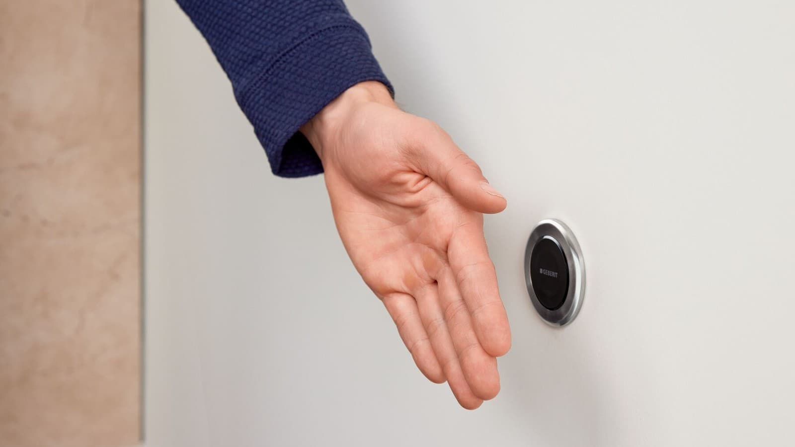 Berührungslose Geberit Typ10 Fernbetätigung mit Hand Berührungslose Geberit Typ10 Fernbetätigung mit Hand