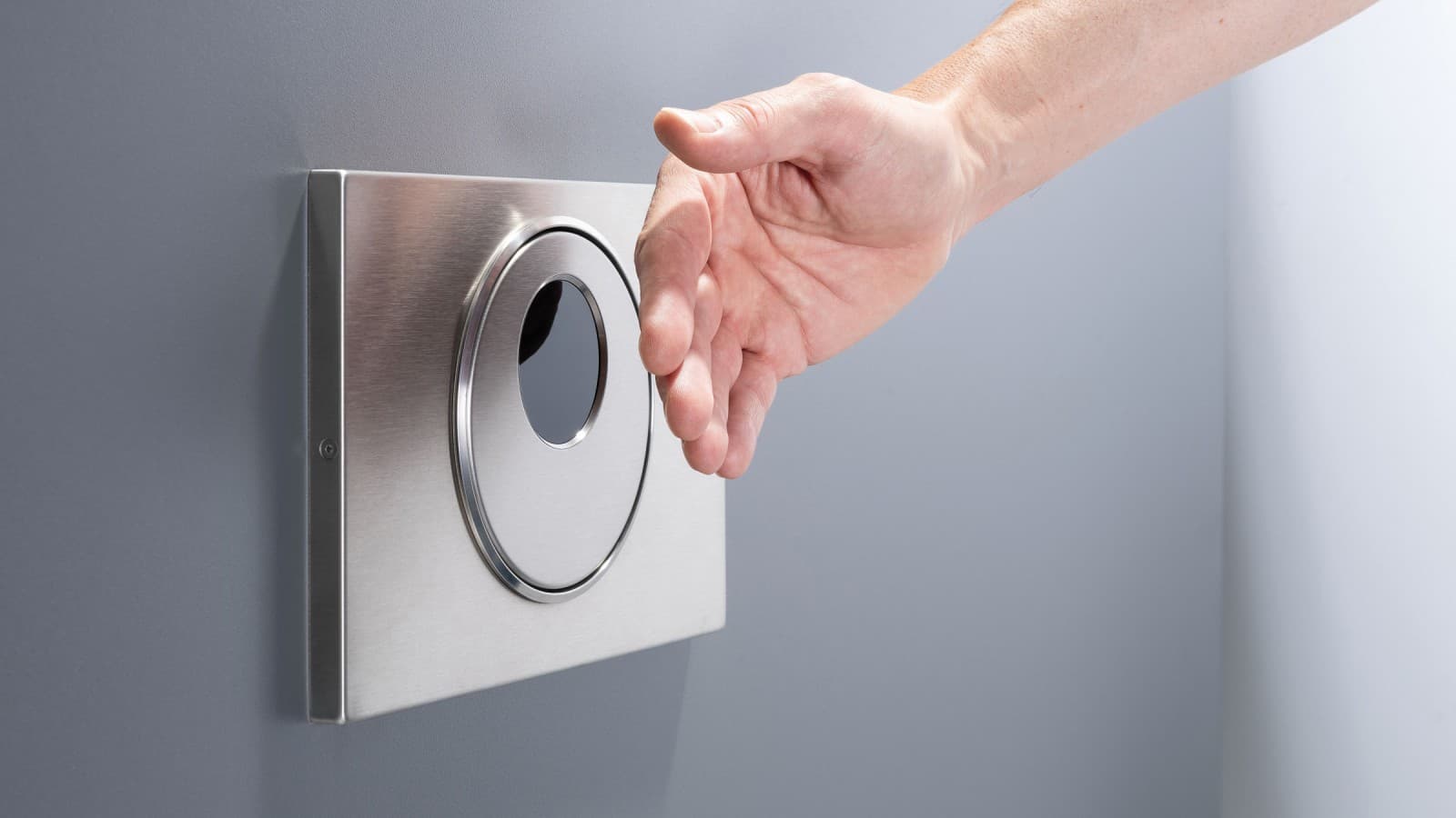 Berührungslose Geberit Sigma10 Betätigungsplatte Fernbetätigung mit Hand Berührungslose Geberit Sigma10 Betätigungsplatte Fernbetätigung mit Hand