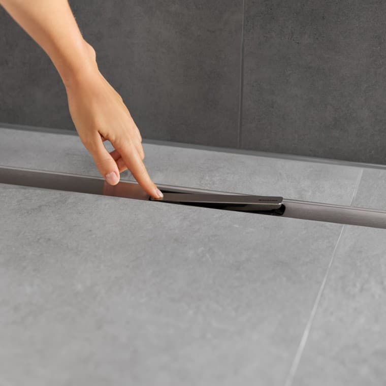 Le filtre à cheveux amovible recueille les saletés et les cheveux, est facile à retirer et à nettoyer. Le filtre à cheveux amovible recueille les saletés et les cheveux, est facile à retirer et à nettoyer.