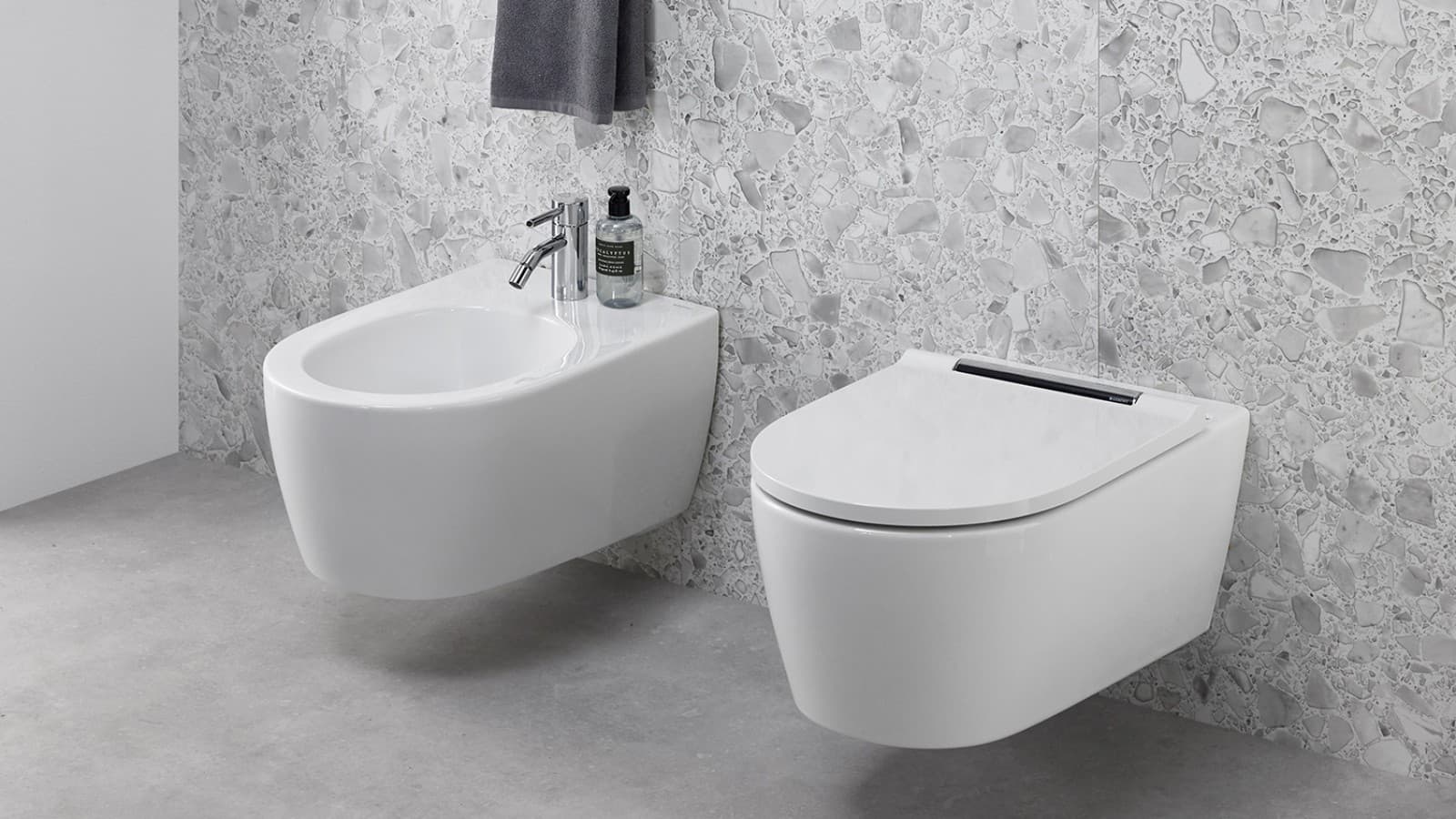 Association d’un bidet Geberit ONE et d’un WCdouche AquaClean Sela Association d’un bidet Geberit ONE et d’un WCdouche AquaClean Sela