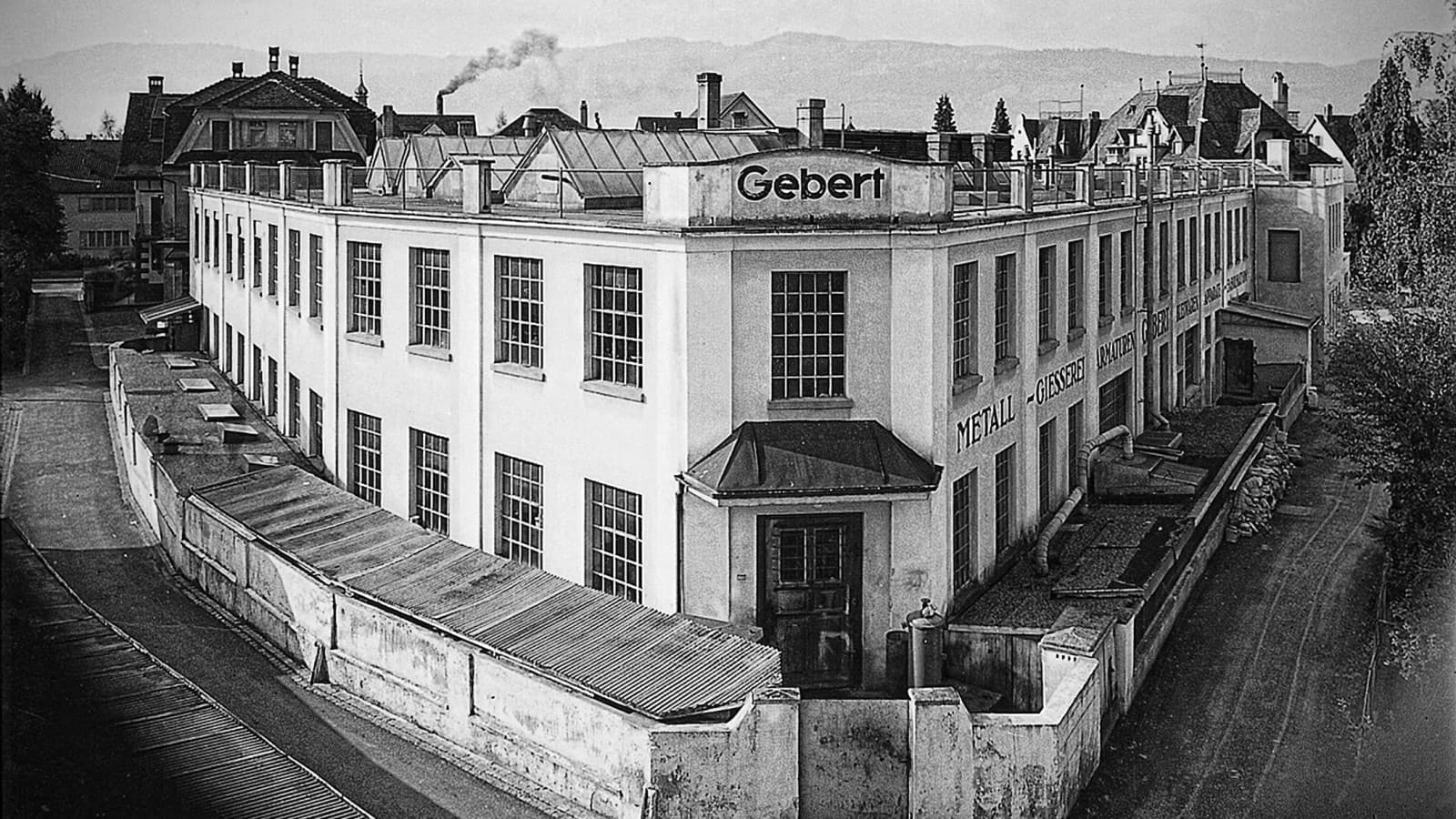 Die erste Fabrik von Geberit in Rapperswil in den 1920-er Jahren. Die erste Fabrik von Geberit in Rapperswil in den 1920-er Jahren.