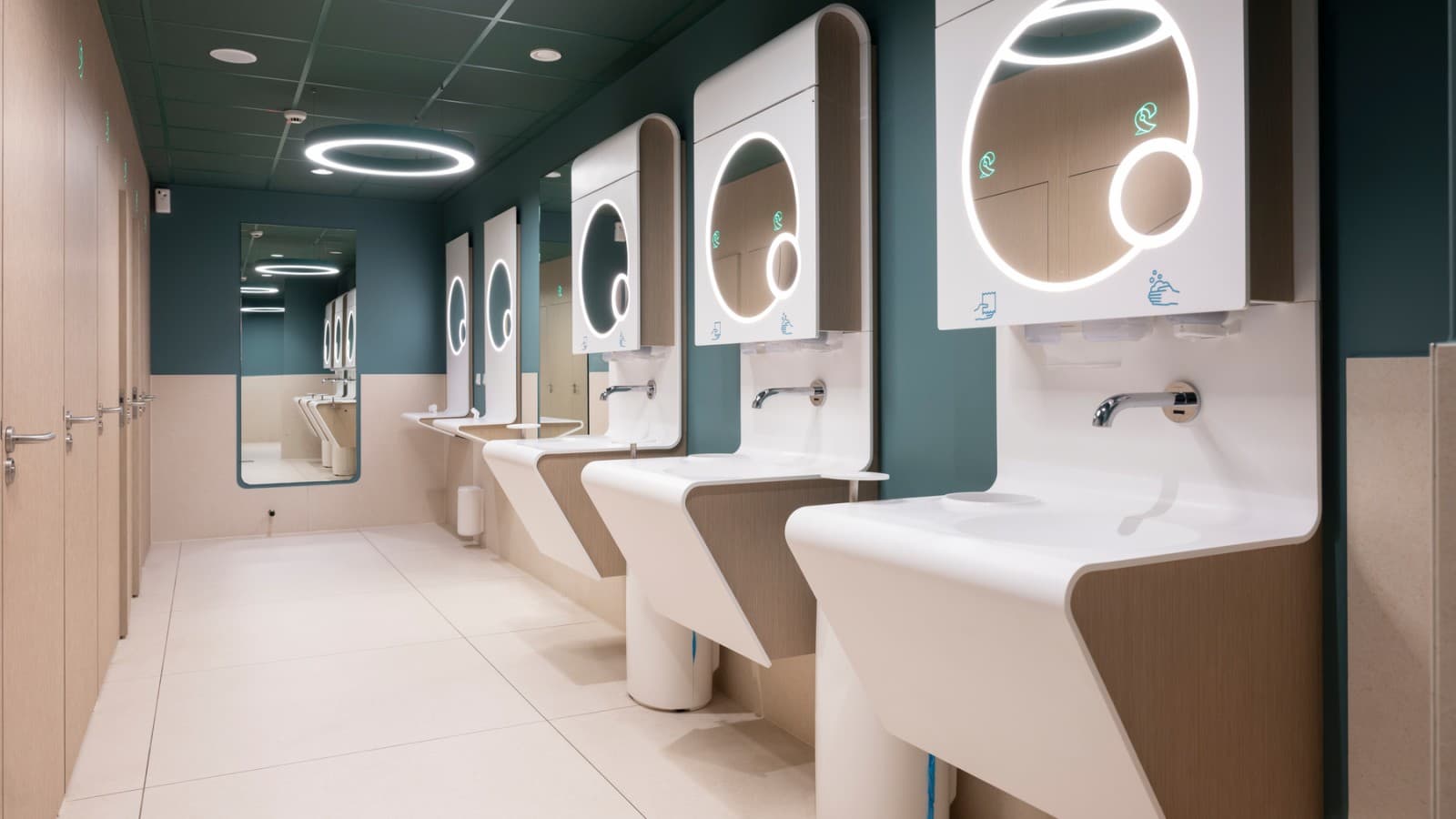 Locale sanitario 2theloo a Evendorf, Germania Locale sanitario 2theloo a Evendorf, Germania