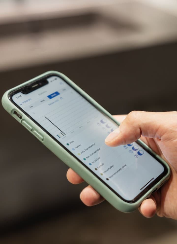 Lettura dei dati di utilizzo nella Geberit Control App sull'apparecchio o a livello centrale sul Gateway Geberit Lettura dei dati di utilizzo nella Geberit Control App sull'apparecchio o a livello centrale sul Gateway Geberit