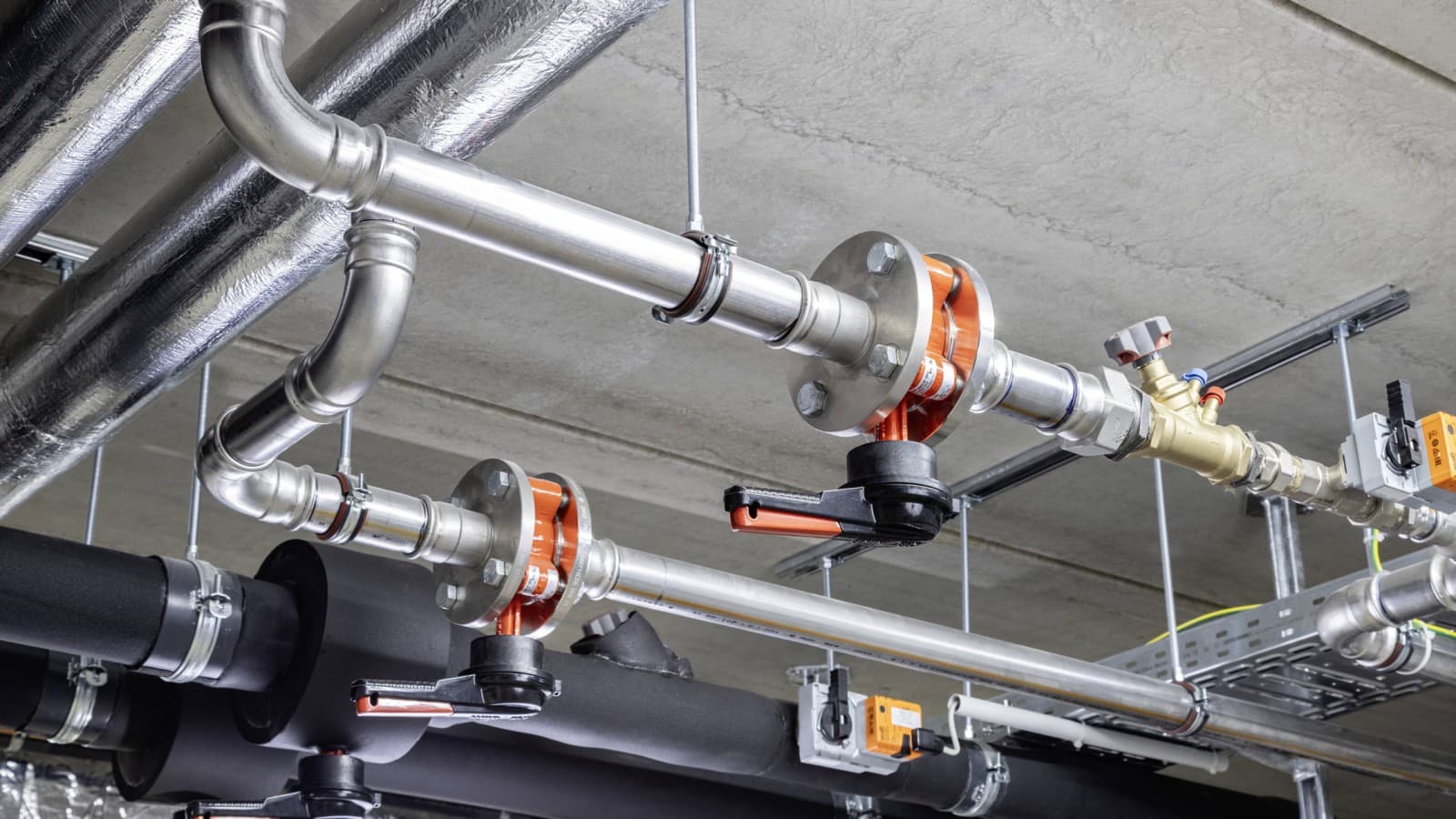 Per l’impianto di raffreddamento del nuovo edificio sono stati utilizzati Geberit Mapress acciaio inox e Geberit Mapress Therm Per l’impianto di raffreddamento del nuovo edificio sono stati utilizzati Geberit Mapress acciaio inox e Geberit Mapress Therm