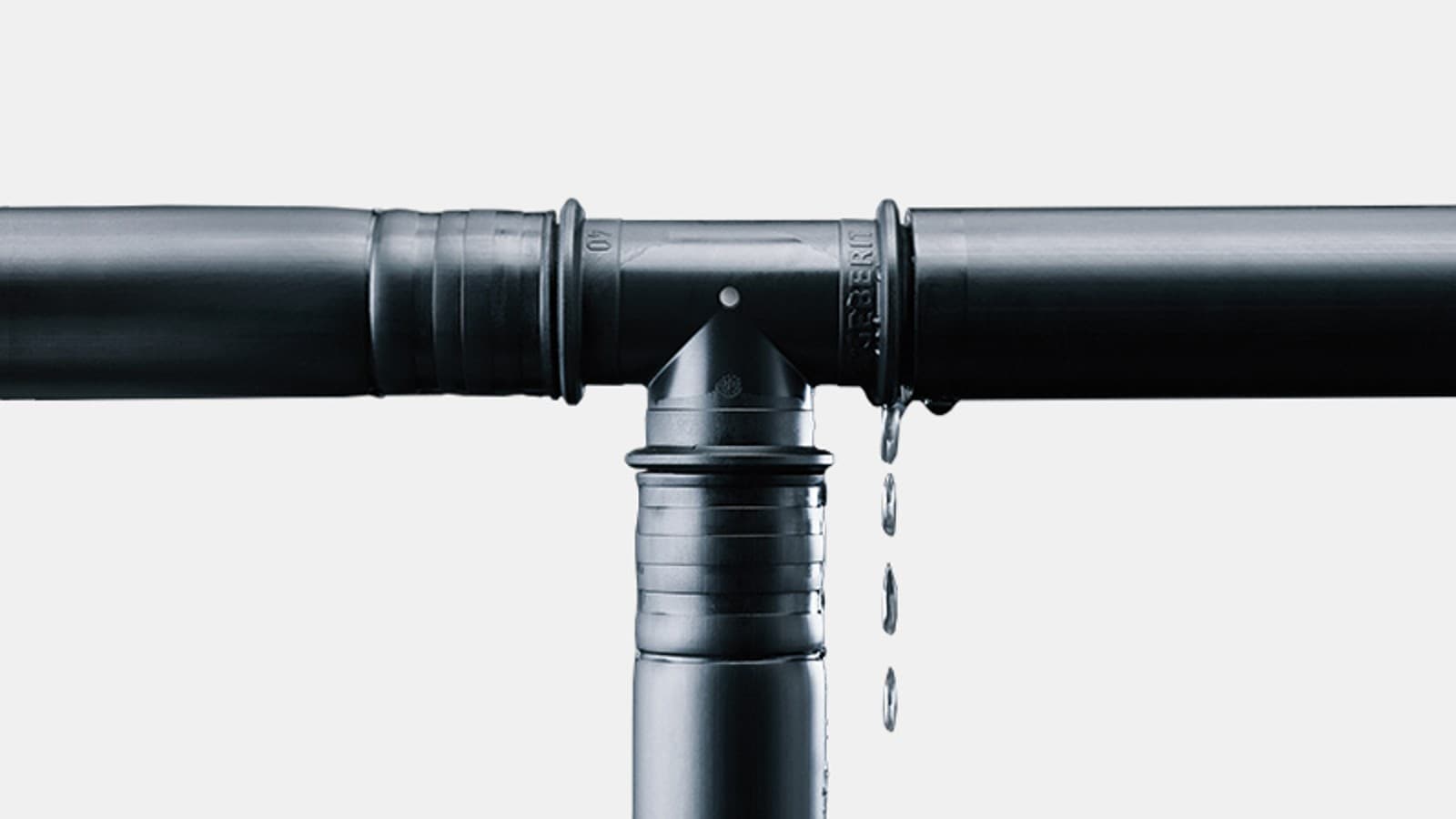 Nicht verpresste Geberit Mepla Fittings sind bei der Druckprüfung deutlich zu erkennen Nicht verpresste Geberit Mepla Fittings sind bei der Druckprüfung deutlich zu erkennen